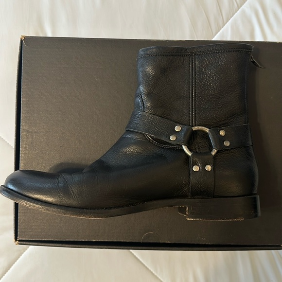 FRYE Phillip Harness Short Women’s Leather Boots Sz 10 EUC in black. - Picture 7 of 9